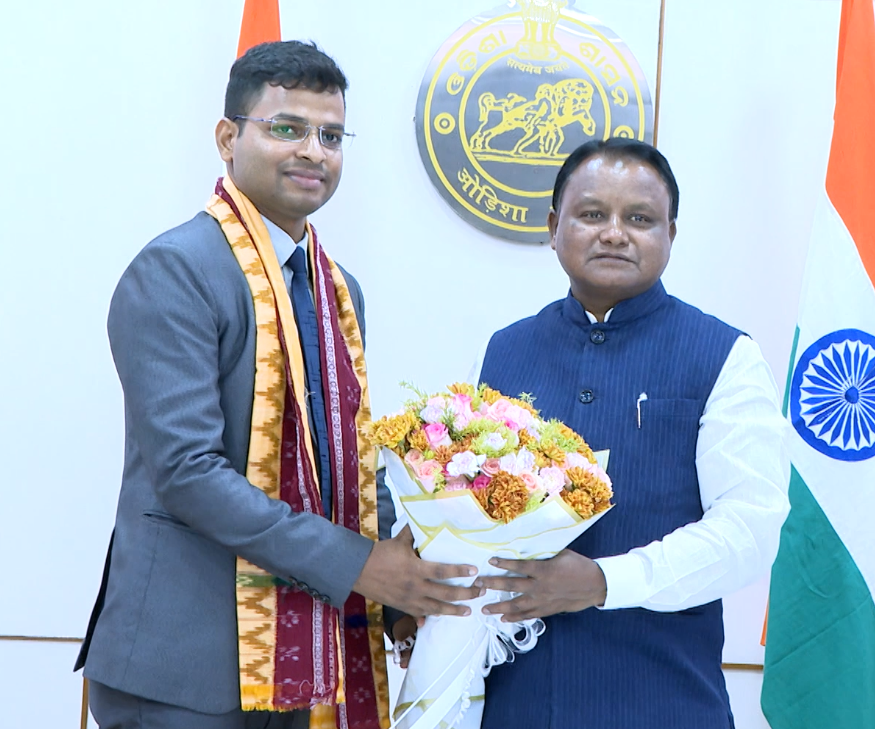 Farmer&rsquo;s Son to OCS Topper: CM Honours Bubun Sahu for Rank 1 Achievement